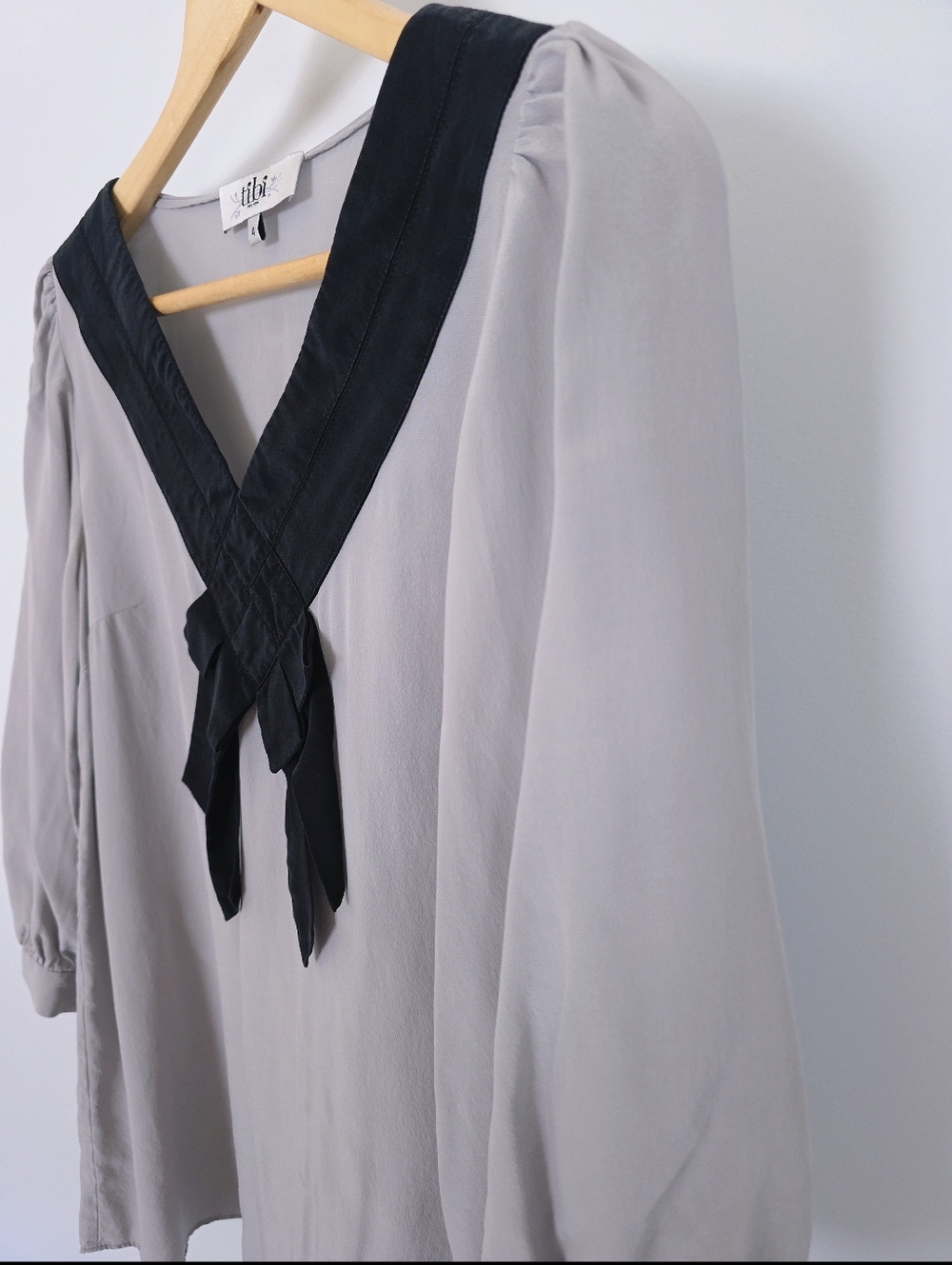 Tibi 100% Silk Grey Blouse With Black Detail - Picture 4 of 8